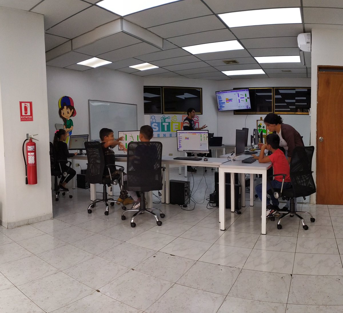 Somos un proyecto educativo que busca la enseñanza de habilidades #steam en #Venezuela , mediante el uso de recursos y actividades lúdicas para niñas, niños y adolescentes. Siguenos, haz retweet o comparte para llegar a más personas