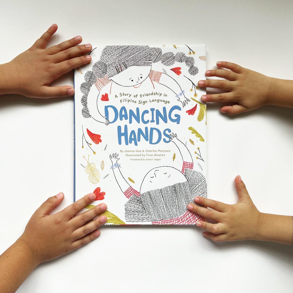 It's #InternationalDayOfSignLanguages 👐 This beautiful picture book introduces young readers to Filipino sign language through the growing friendship of Sam & Mai💙 ✍️Joanna Que, Charina Marquez, @nobeesnohoney & translated by Karen Llagas 📸OhTheBooksWeLove, Instagram