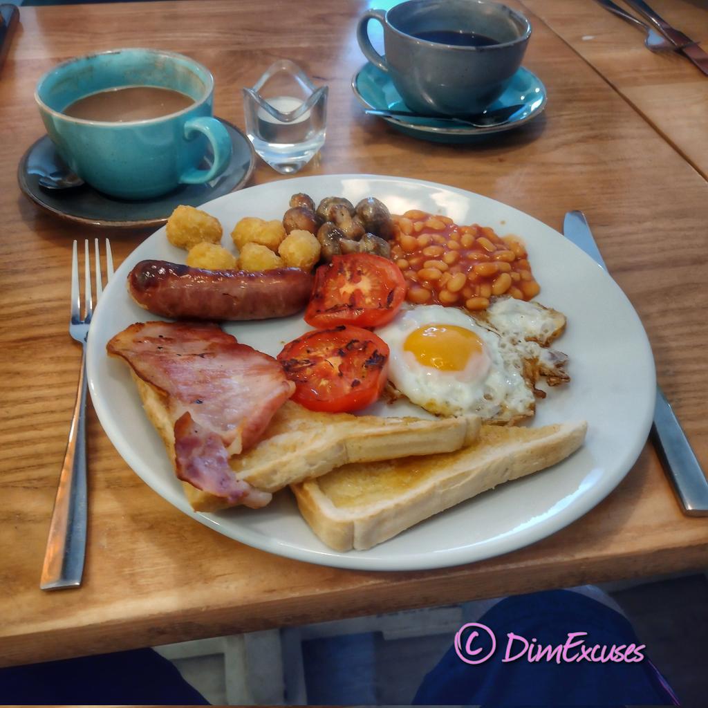 DimExcuses's tweet photo. I didn't have signal during #breakfast, so here it is a bit late. #RateMyBreakfast #DimExcuses #EndOfSummerWalk14 https://t.co/abvUIHQ3iS