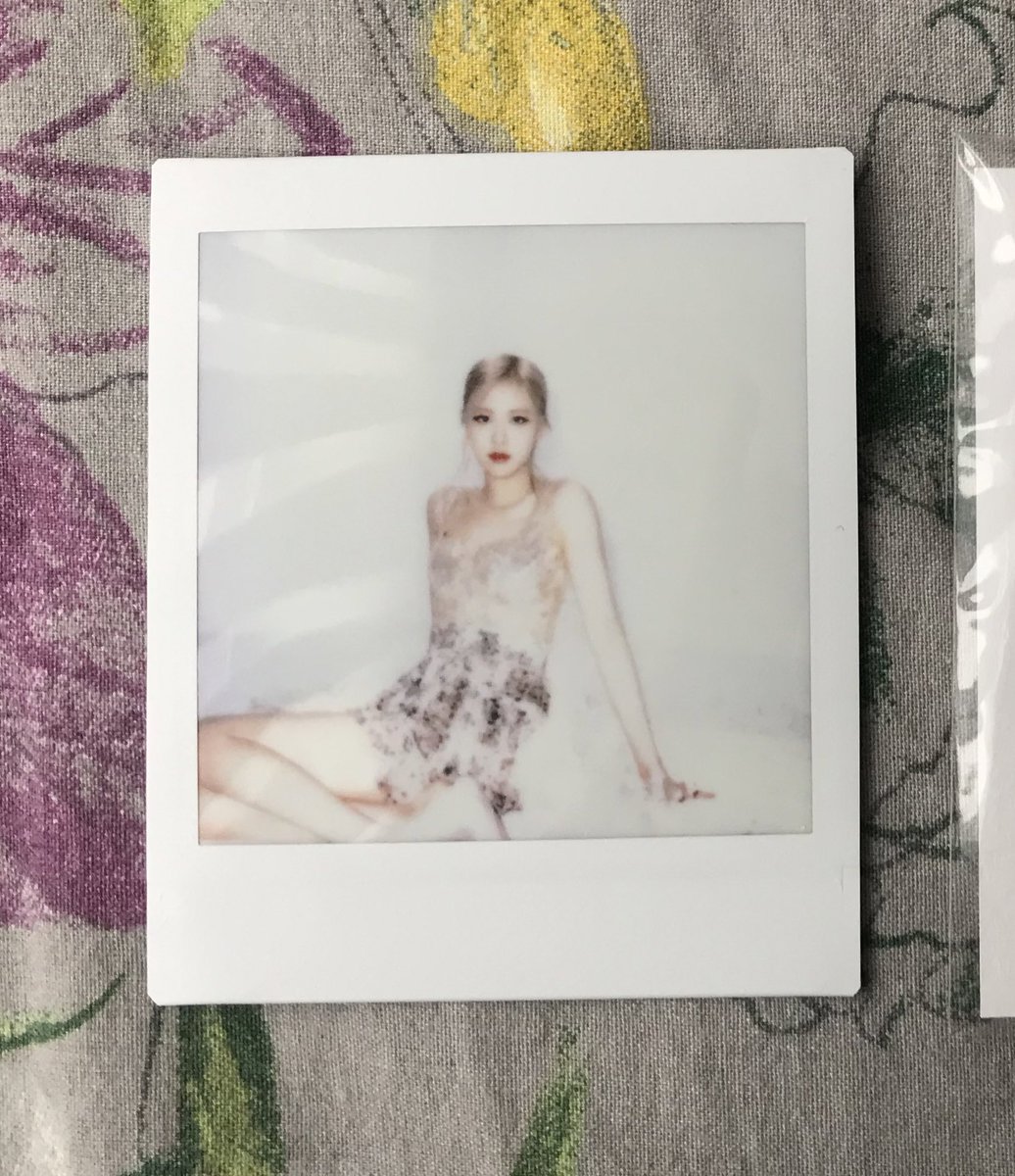 bpaddictedd's tweet photo. BLACKPINK SATIS
rosé se pb orijinal polaroid 
550₺

- hasarsiz, hemen alirsaniz indirim yaparim
- odeme iban, kargo uygulama

@bpsatistakas https://t.co/kKgwBUWsqA
