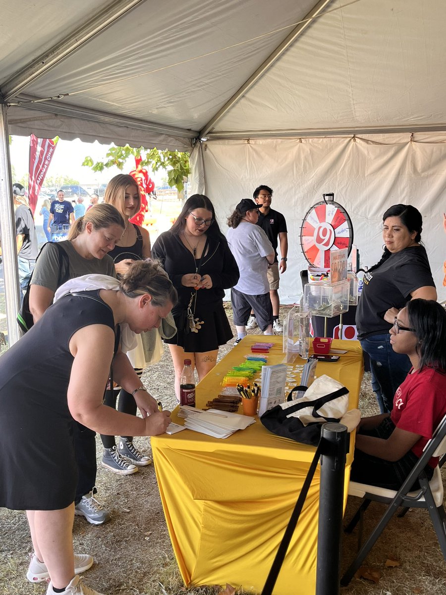 NEWS9's tweet photo. ONLY TWO DAYS LEFT: Who is gonna take the lead in Kiss The Pig today? Come out and donate today and Sunday, or give online at https://t.co/onZcy4FZHR. All donations benefit @SunbeamOKC! #okstatefair #okc https://t.co/3lGY1dkbw9
