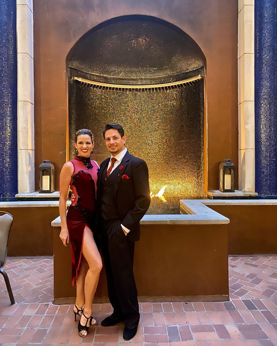It's Fall, and what better way to enjoy a night on the town than with Tango in the Courtyard! Come enjoy live tango dancers in the courtyard starting October 6th.  bit.ly/3ro0xmg.
📷 connection.tango