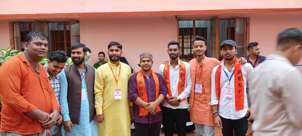 AbhishekjhaIN's tweet photo. अखिल भारतीय विद्यार्थी परिषद के #ऐतिहासिक 75 वर्ष की #यात्रा पूरी करने पर आज #पटना के #रविंद्र_भवन में आयोजित #अमृत_महोत्सव समारोह में शामिल हुआ। 
#75yearsofABVP https://t.co/iV9ueIa5uF