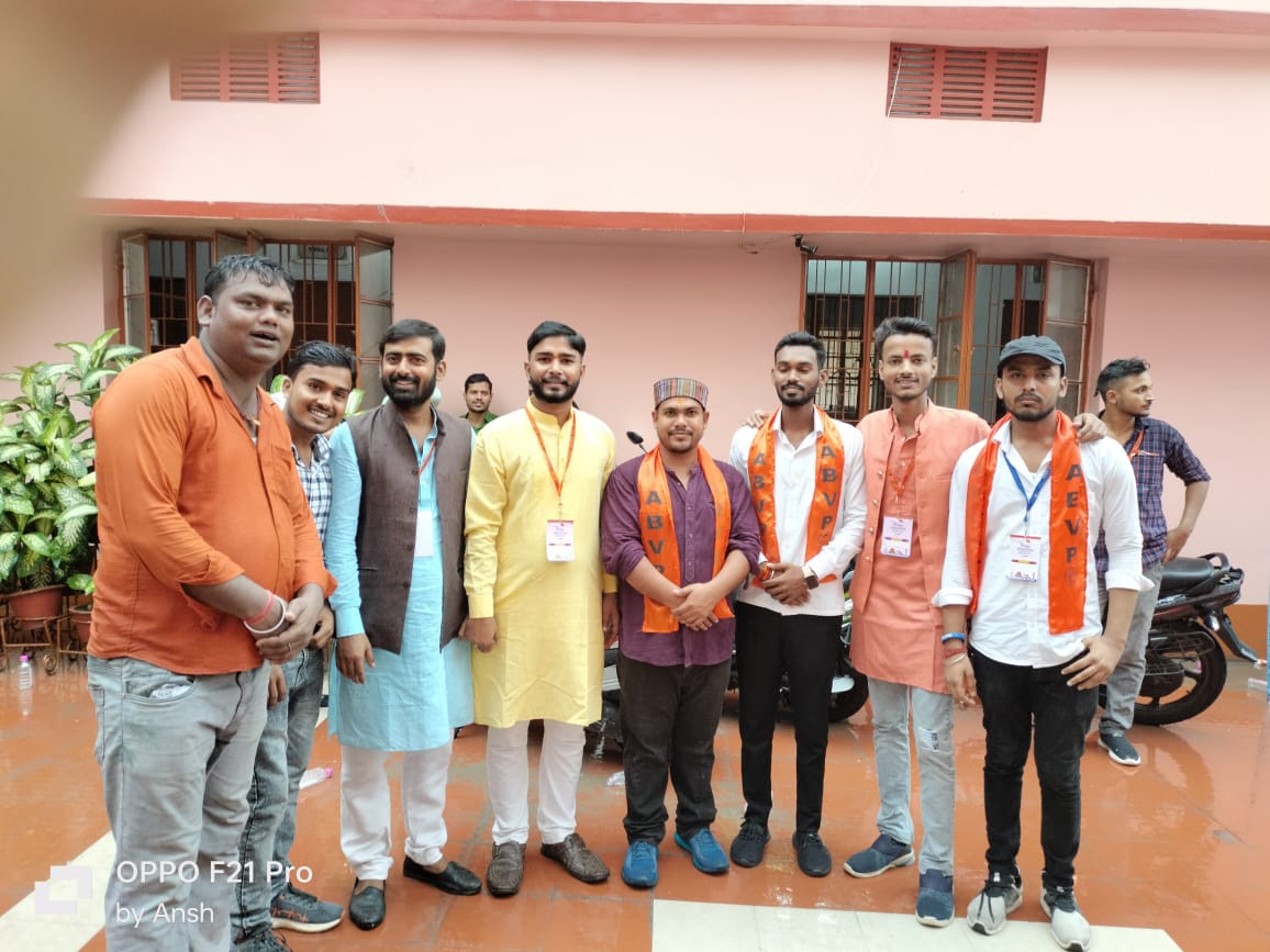 AbhishekjhaIN's tweet photo. अखिल भारतीय विद्यार्थी परिषद के #ऐतिहासिक 75 वर्ष की #यात्रा पूरी करने पर आज #पटना के #रविंद्र_भवन में आयोजित #अमृत_महोत्सव समारोह में शामिल हुआ। 
#75yearsofABVP https://t.co/iV9ueIa5uF