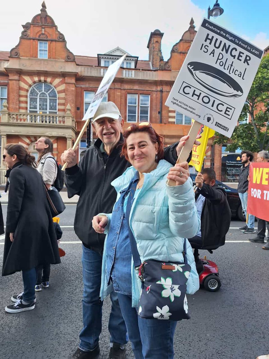 #Hungerisapoliticalchoice Hackney activists marching in solidarity with #RighttoFoodLondon