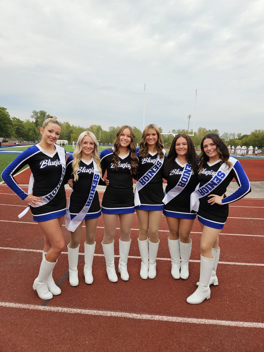 JHS_R7_Dance's tweet image. Fun #FNL celebrating our seniors! #jeffersonr7dancers #gobluejays #jhsdancers