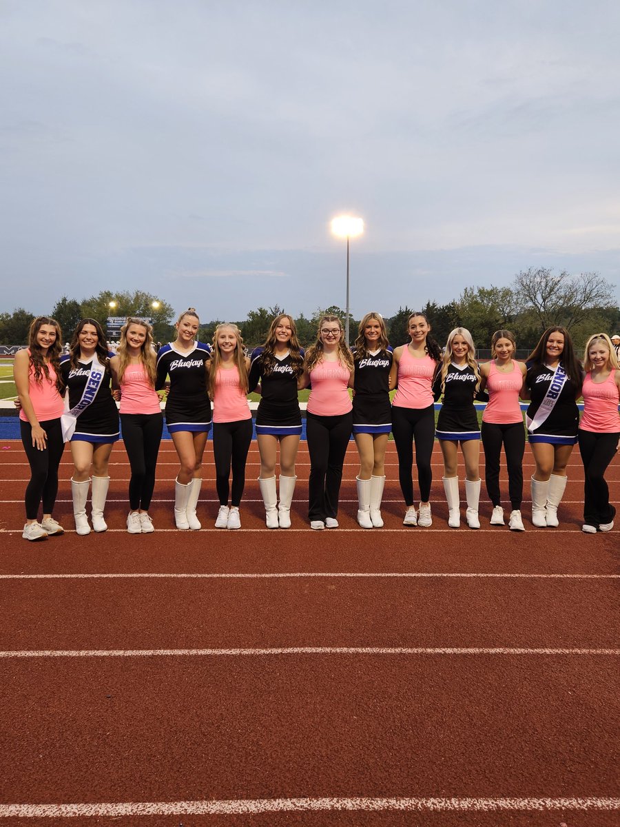 JHS_R7_Dance's tweet image. Fun #FNL celebrating our seniors! #jeffersonr7dancers #gobluejays #jhsdancers