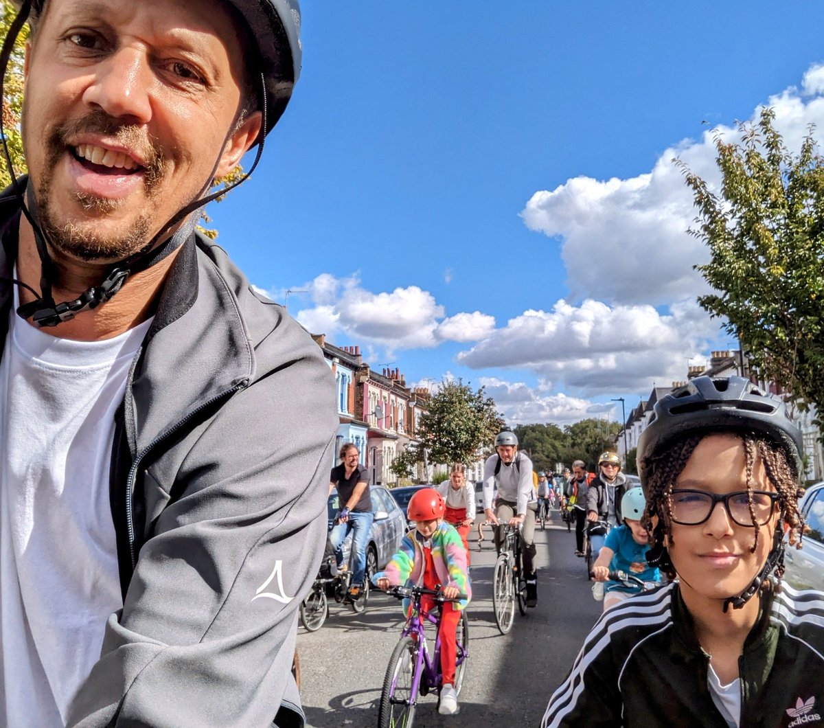 Amazing turnout for the Ladder walk &amp; ride today. And so many kids! İt should be commonsense that we design our streets around the safety of children. When we do that we design them for everyone.