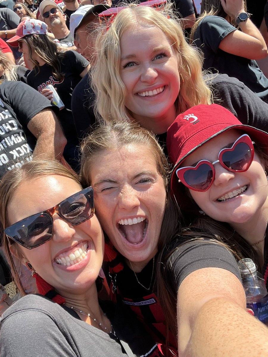 huge #bearcat fans!!