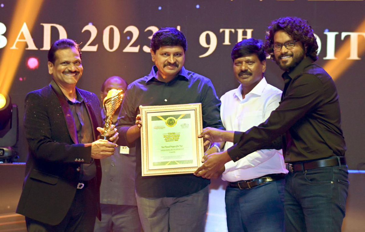 SantoshKumarBRS's tweet photo. Grateful to be the chief guest at the #9thTimesBusinessAwards along with actor @SunielVShetty and other dignitaries, applauding exceptional individuals driving sustainability and green endeavors. Heartiest congratulations to all the triumphing winners! Kudos to @OptimalMediaSolutions for flawlessly organizing this remarkable event. 

#CelebratingAchievers #GreenInitiatives #SustainabilityChampions