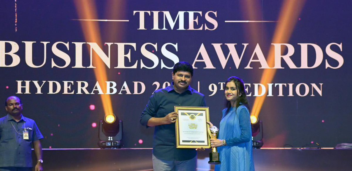 SantoshKumarBRS's tweet photo. Grateful to be the chief guest at the #9thTimesBusinessAwards along with actor @SunielVShetty and other dignitaries, applauding exceptional individuals driving sustainability and green endeavors. Heartiest congratulations to all the triumphing winners! Kudos to @OptimalMediaSolutions for flawlessly organizing this remarkable event. 

#CelebratingAchievers #GreenInitiatives #SustainabilityChampions