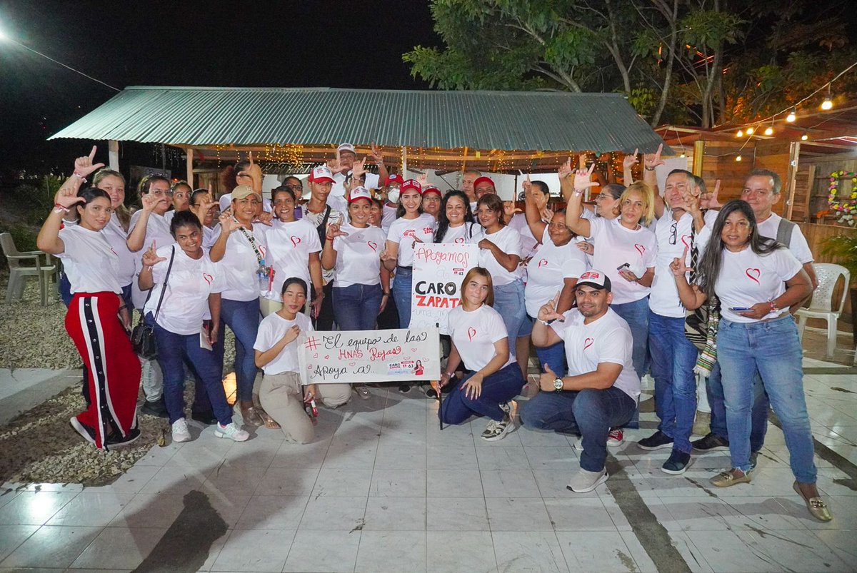 carozapataruiz's tweet photo. Un grupo de líderes que realizan labor social en #Montería y que han transformado vidas desde hace varios años respalda mi programa: Con Córdoba en el Corazón 
Sigue 👉 🧵 https://t.co/VoiWACeZwZ