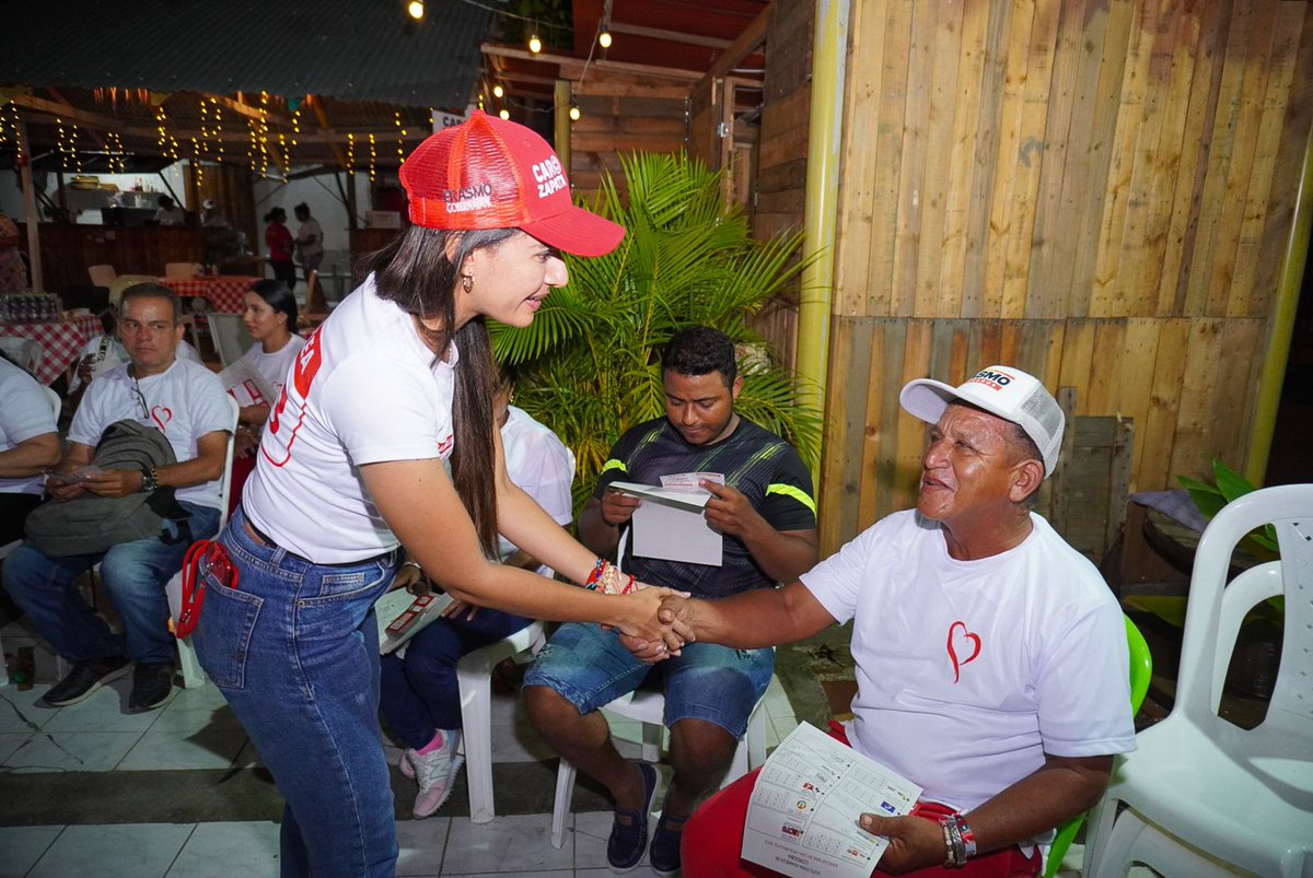 carozapataruiz's tweet photo. Un grupo de líderes que realizan labor social en #Montería y que han transformado vidas desde hace varios años respalda mi programa: Con Córdoba en el Corazón 
Sigue 👉 🧵 https://t.co/VoiWACeZwZ