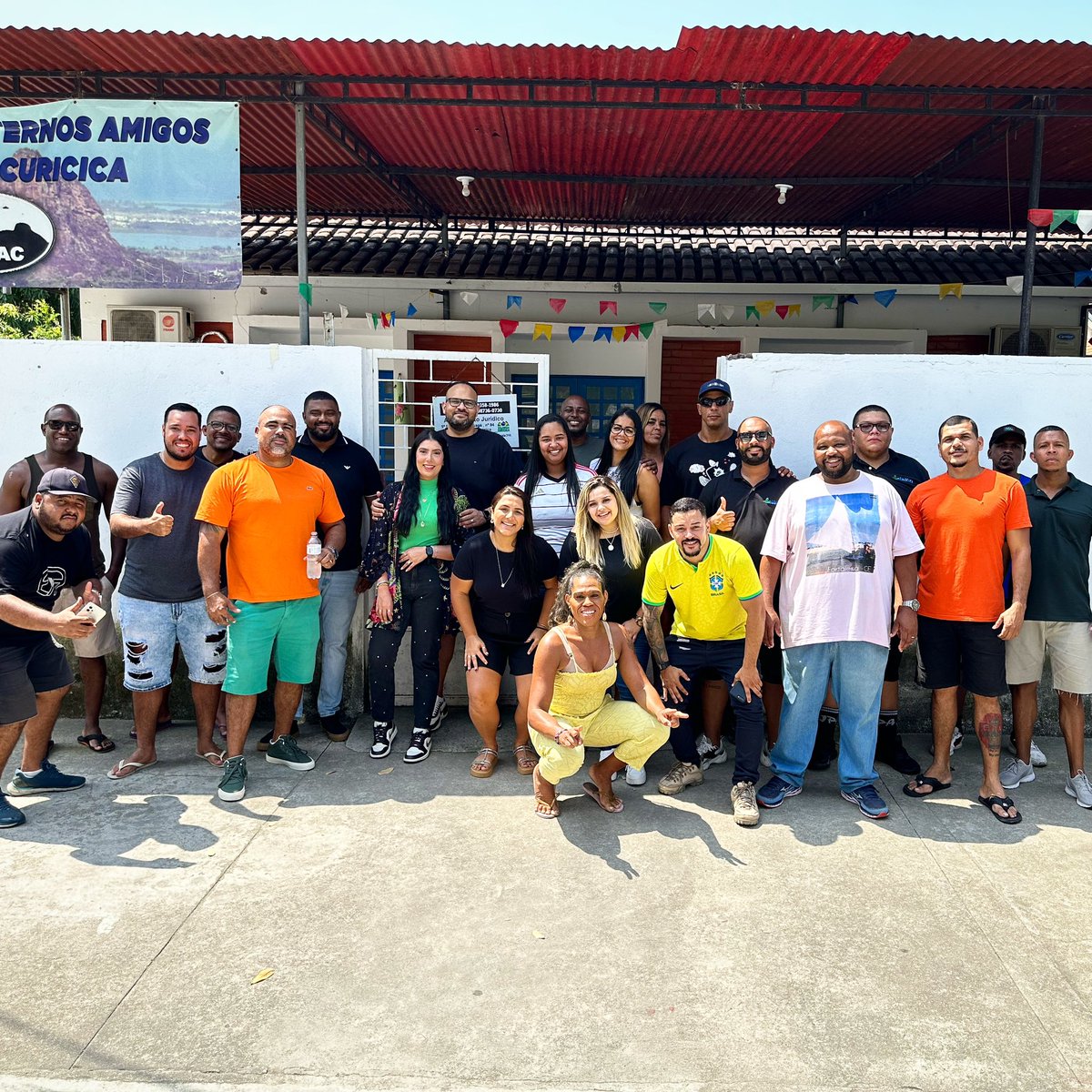 Em nossa jornada somos lembrados de que ser humano é também ser agradecido e agir com gratidão, não apenas por palavras, mas por nossas ações e pelo impacto que temos na vida daqueles que cruzam o nosso caminho. 

Obrigado por tudo, equipe! 🙏🏼✨

#AlexBraz #Gratidão #Jacarepaguá