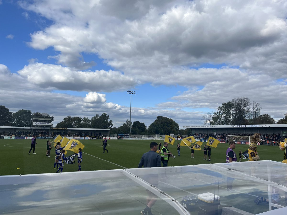 onecrapguy's tweet image. Fantastic afternoon at @suttonunited - thanks for dinner Omar! #SuttonFC