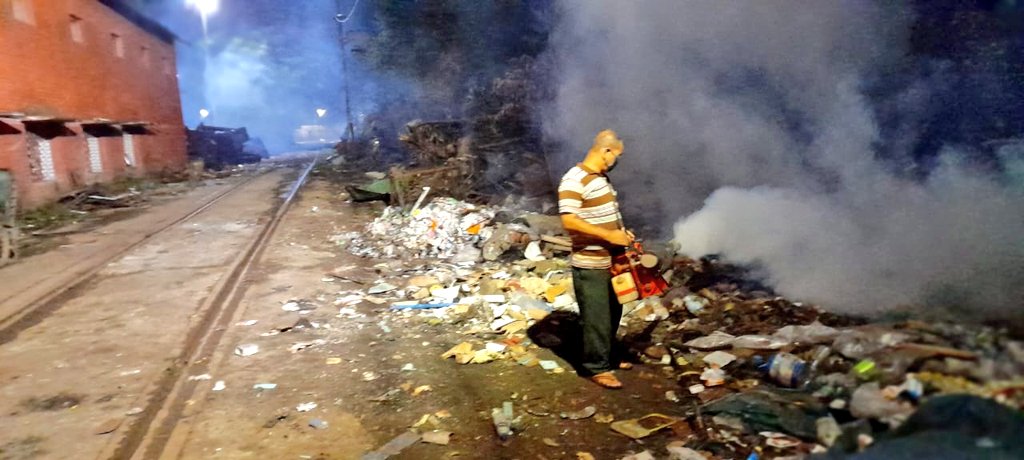 DVBPO_DIBRUGARH's tweet photo. 2nd Day Fogging at #Dibrugarh Railway Workshop area by #NCVBDC for control of #Aedes mosquito. 
Fight #Dengue 
@nhm_assam 
@NHMDibrugarh https://t.co/NMty0LYNql