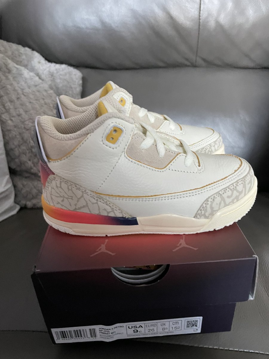 AidanStanding's tweet photo. Ellie’s new shoes are utterly unreal 🔥 https://t.co/iTMVurHo2e
