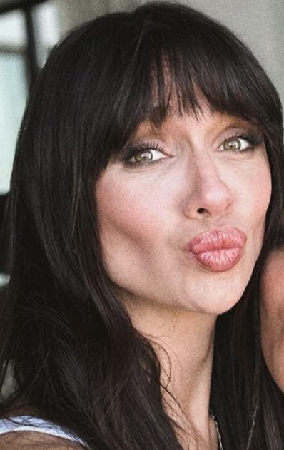 Será protagonista da #BirDerdimVar que é uma adaptação da série italiana #OltreLaSoglia.
É um drama médico 
As gravações começam no dia 28 de setembro. E no elenco temos também Mert Fırat, Başak e Engin Hepileri.

 #MertFirat 
#BasakGümülcinelioğlu
#EnginHepileri
#BirceAkalay