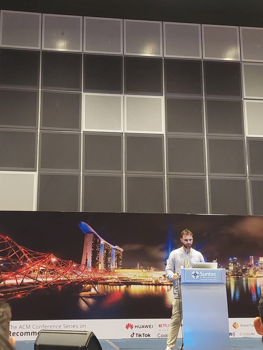 vinc_papa's tweet photo. Amazing week in Singapore, where I presented 3 contributions at #RecSys2023. Many efforts to be there. Luckly next year, accepted or rejected, I wiil be there anyway for #RecSys2024 in Bari. 🤣 https://t.co/TxjoNcKB2n