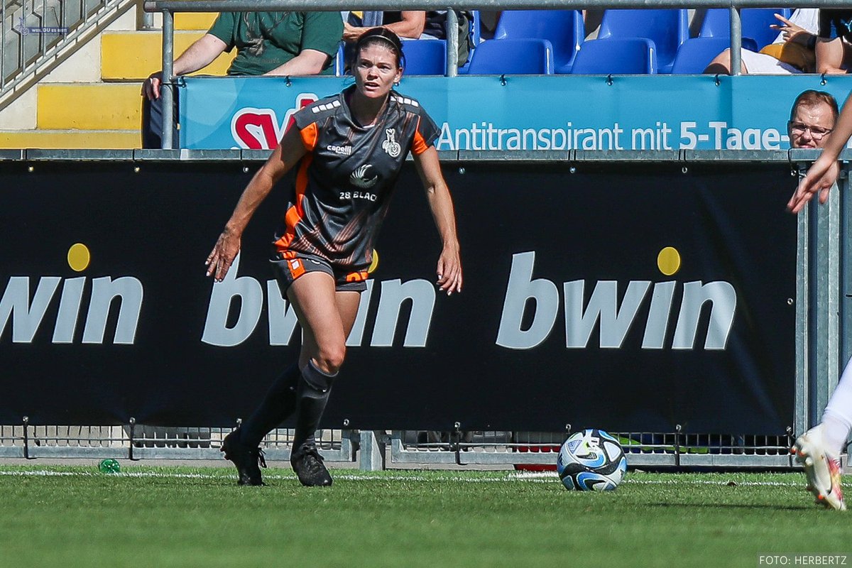 MSVDuisburg's tweet photo. Harte Trainingswoche, Reise nach Rheda-Wiedenbrück und schlussendlich ein 2:0 beim Zweitligisten. So lief der Test der #MSV-Frauen beim FSV Gütersloh.

🗞️ Der Spielbericht 👉 https://t.co/nINKEXr109
#WeilDUesBist #FSVMSV https://t.co/R7OyRs9x8n