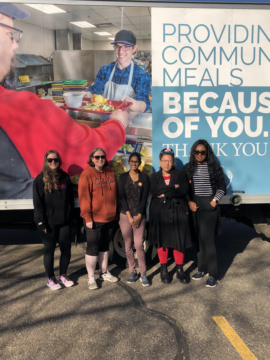 yegfoodbank's tweet photo. Volunteers on hand and food already arriving to our trucks! Thank YOU! #yeg #edmonton #EdmontonFoodDrive https://t.co/WKJqw6Jb1M
