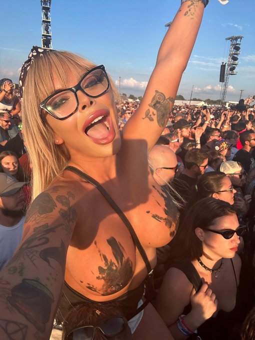 Whilst crowd surfing yesterday my shirt broke as I was trying to flash the band.   I found paint and<a href="/tag/4weeksout"class="tags"><span>#4weeksout</span></a>