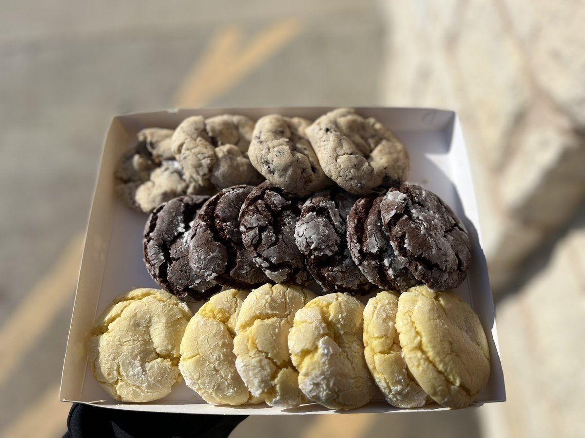 lexus_m7's tweet photo. Start of the treat business🧁🍪 https://t.co/bko5vrFSXj