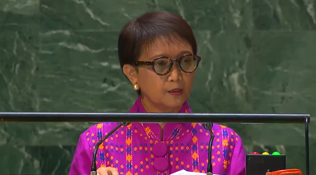 Kemlu_RI's tweet photo. Menteri Luar Negeri RI Retno Marsudi menyampaikan pernyataan nasional Indonesia di Sidang Majelis Umum PBB ke-78 di New York, Amerika Serikat, pada hari Sabtu, (23/09). https://t.co/rs3CfSwmY6