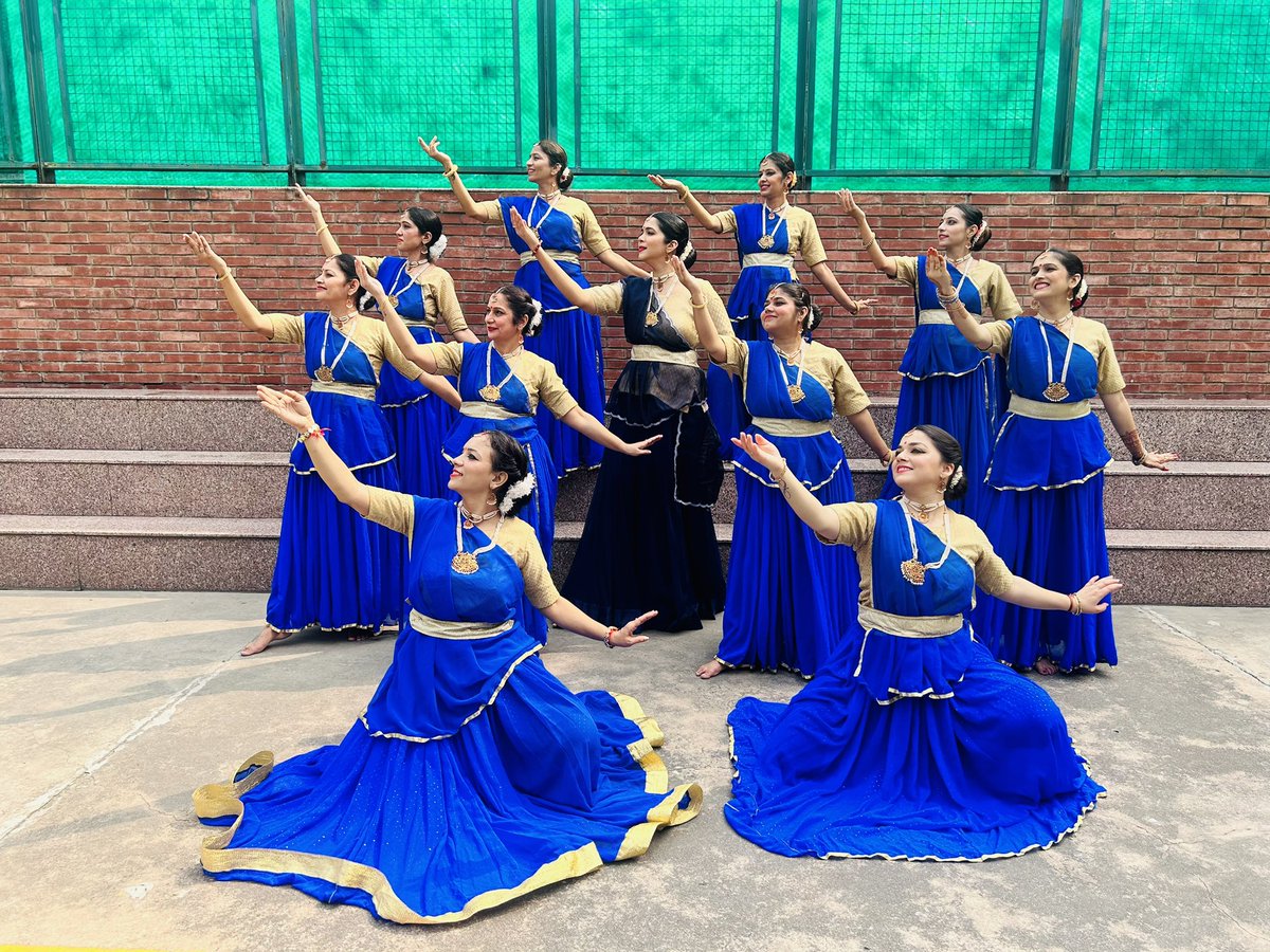 PRATIBHA Kotnala (@pratibhakotnala) on Twitter photo Vasudhev Kutumbhkam ,Bharat ek anokha raag hai #ahlcon #G20Summit2023 <a href="/pntduggal/">PUNEET DUGGAL</a> <a href="/y_sanjay/">Sanjay Yadav</a> @Kavita_hm <a href="/ShandilyaPooja/">Pooja Shandilya</a> Vasudhev Kutumbhkam ,Bharat ek anokha raag hai #ahlcon #G20Summit2023 <a href="/pntduggal/">PUNEET DUGGAL</a> <a href="/y_sanjay/">Sanjay Yadav</a> @Kavita_hm <a href="/ShandilyaPooja/">Pooja Shandilya</a>