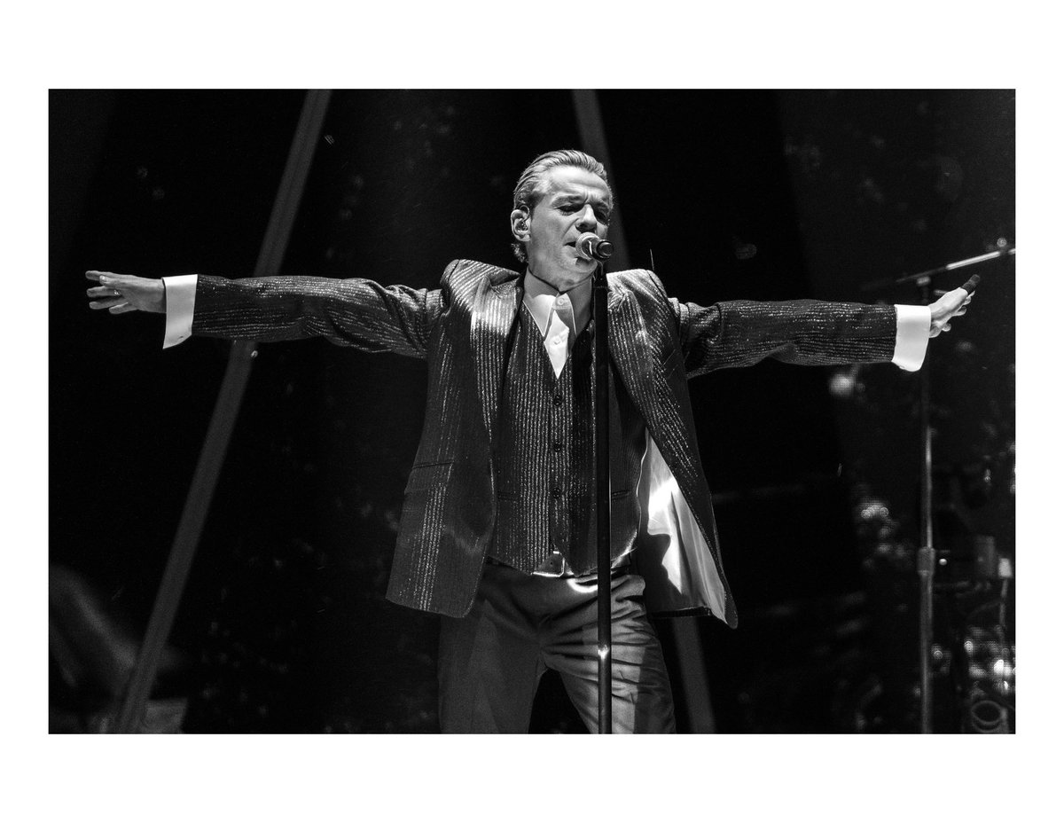 Dave Gahan 📷 Fernando Aceves.
#depechemode #davegahan #cdmx #mexico #2023 #forosol #blackandwhitephotography #stagephotography #byfernandoaceves #sony #sonyalphapartners #a7rv #gmaster #70200f28 #bealpha #sonyalphalatin #sonyalphamexico