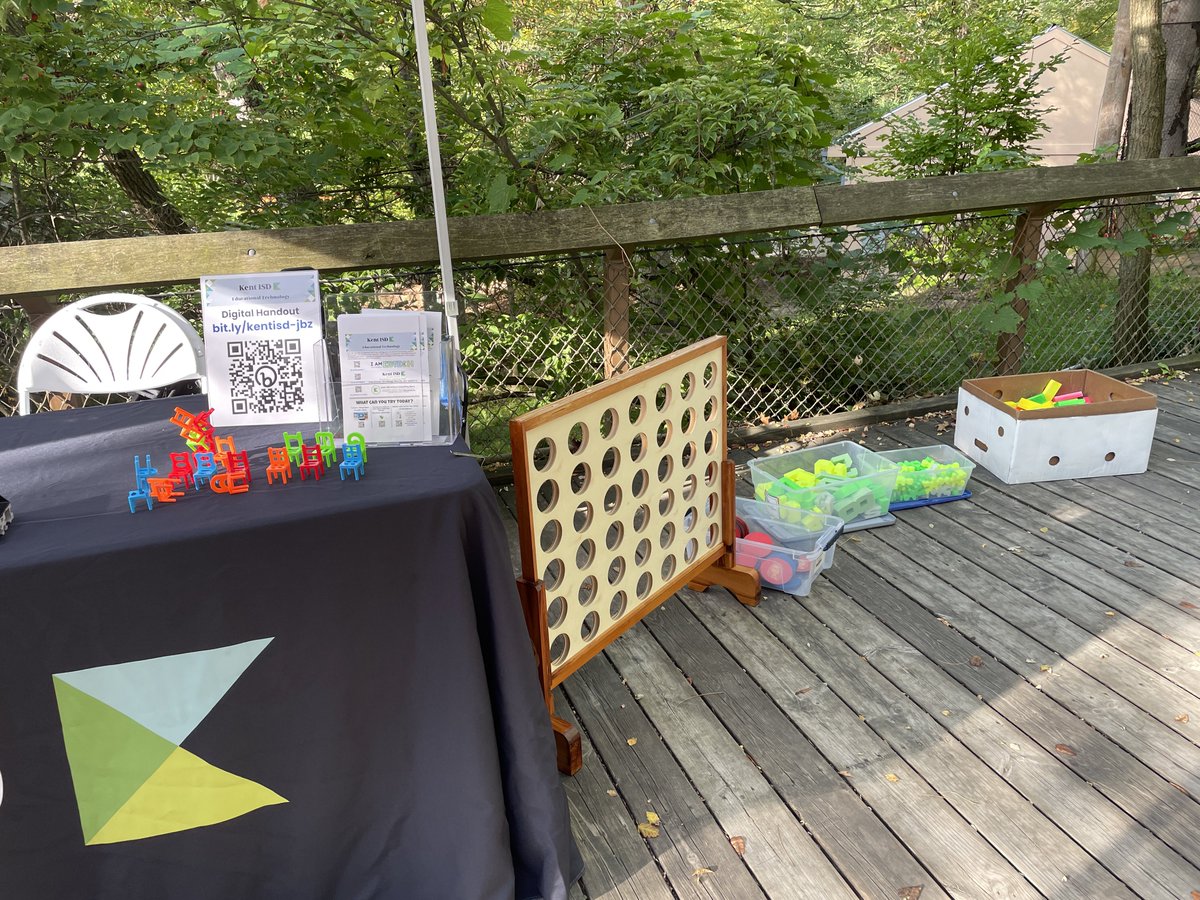 myedtechworld's tweet photo. Spending the day at John Ball Zoo representing @kentisd for their STEAM Day! #weleadlearning https://t.co/uz5uuVOzx7