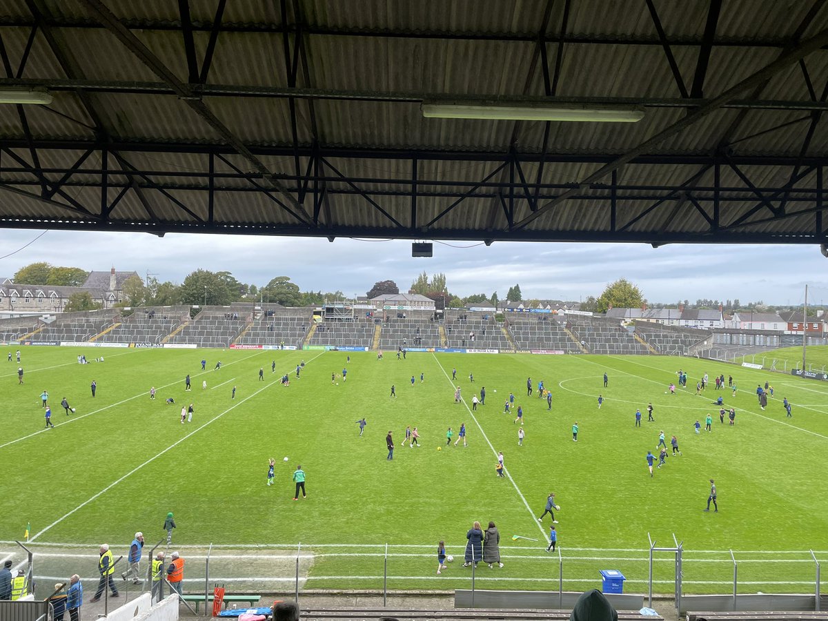 MeathGAA's tweet photo. The half time show 🏐🙌🏻 

#BringABall https://t.co/HTo0aH8uhP