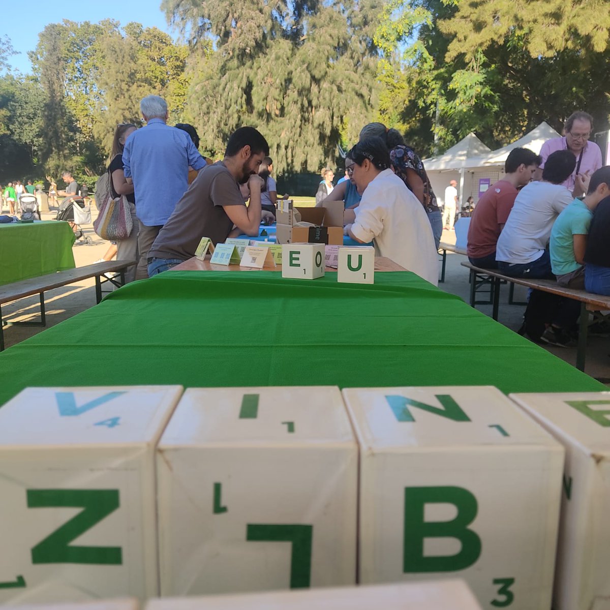 Una partideta d'Scrabble en català. Ara a #Associat2023 amb <a href="/fiscrabblecat/">Fed.Int.Scrabble CAT</a>. #LaMercè