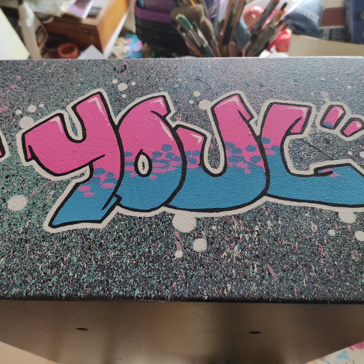 YoulDesign's tweet photo. Customisation de coffre fort. Commande. Aérosol et posca avec vernis.
#custo #customisation #art #graffiti #graff #streetart #montana #posca @montana_colors @montanacans @poscaoficial @poscagallery @posca_usa #coffre #coffrefort #drippping #girl #face #cute #youl #night94 https://t.co/fATxE2yxks