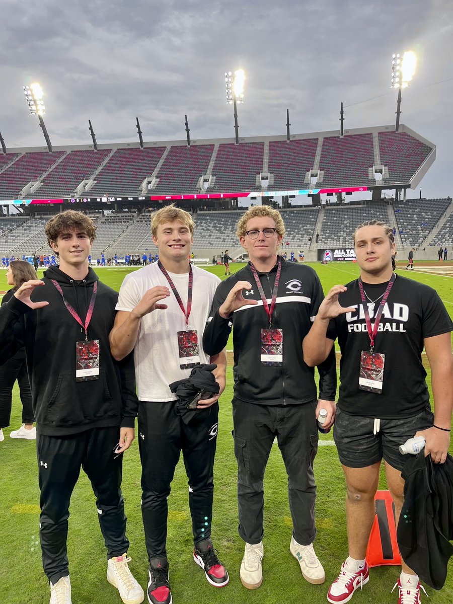 I had a great time at the @AztecFB game last night with some of my @Cbad_Football teammates. Thank you for the invitation @CoachDeakinSDSU and I look forward to coming back soon. @JudeMcLellan24 @colton_j_thomas @AndrewLanger9 @LTCOM7 @8nicknovak @Chris_Sailer