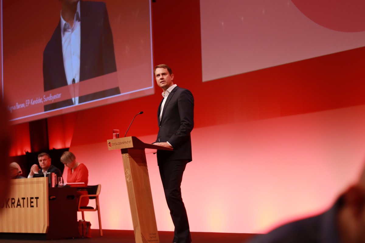 “Der er to altoverskyggende problemer, der plager verden: Den syge kapitalisme, der forgylder de få og forskubber magt til eliten. Og en livstruende klimakrise, som bunder i vores afhængighed af olie, kul og benzin.” ❤️💚✊