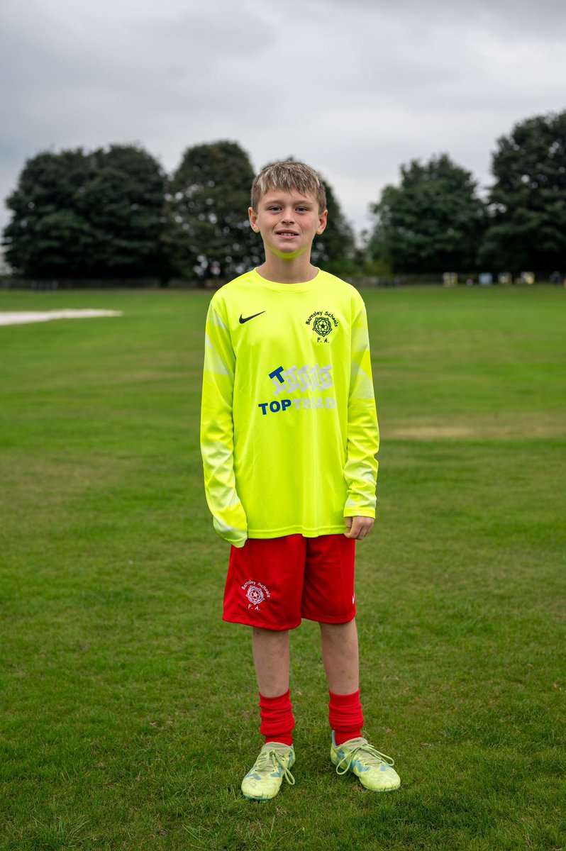OACarlton's tweet photo. Mr Taylor was thrilled to be contacted by @MomentousFootb1 head coach @Whitehead1Jimmy to announce that 4 #OACa Y7s made the Barnsley School Boys squad this year. Congratulations on your first league win against Bradford Boys, Lucas, Theo, Oliver and Tommy. 💜💜💜 #Proud @OAC_PE https://t.co/sPNNIll7dJ