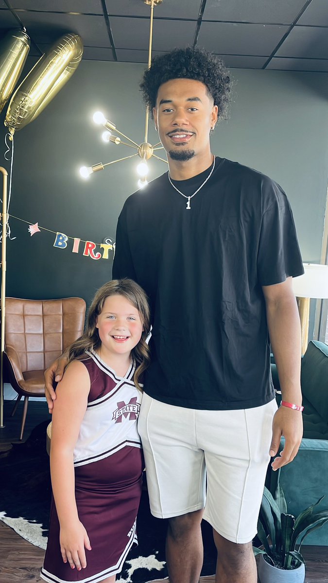 ToluSmith1's tweet photo. BIG shoutout to OLLIE! Wanted to wish her a happy birthday! Happy we could make this happen for one of the biggest basketball fans!!! Hope you have a great rest of your bday🖤 🐶 https://t.co/TVSdVPEC3R