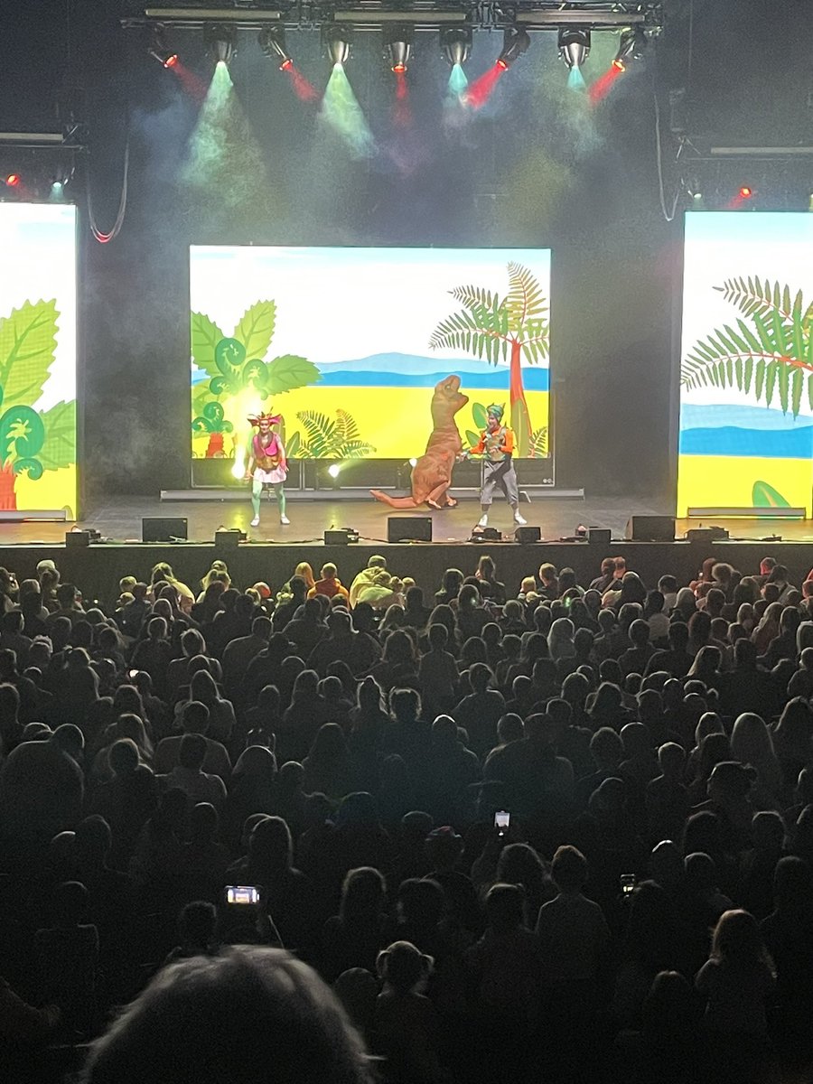 Jordan Pickford having a blast at Blippi Live this afternoon in Hull #NUFC