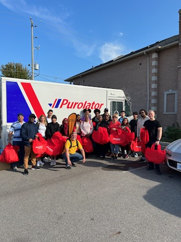 I've returned to my hood (East York) as a #volunteer lead to help out with <a href="/PurolatorInc/">Purolator 🇨🇦</a> #RedBag Campaign! Kudos to <a href="/DailyBreadTO/">DailyBreadFoodBank</a> and <a href="/PurolatorInc/">Purolator 🇨🇦</a> for this great initiative to end #hunger in our #communities.