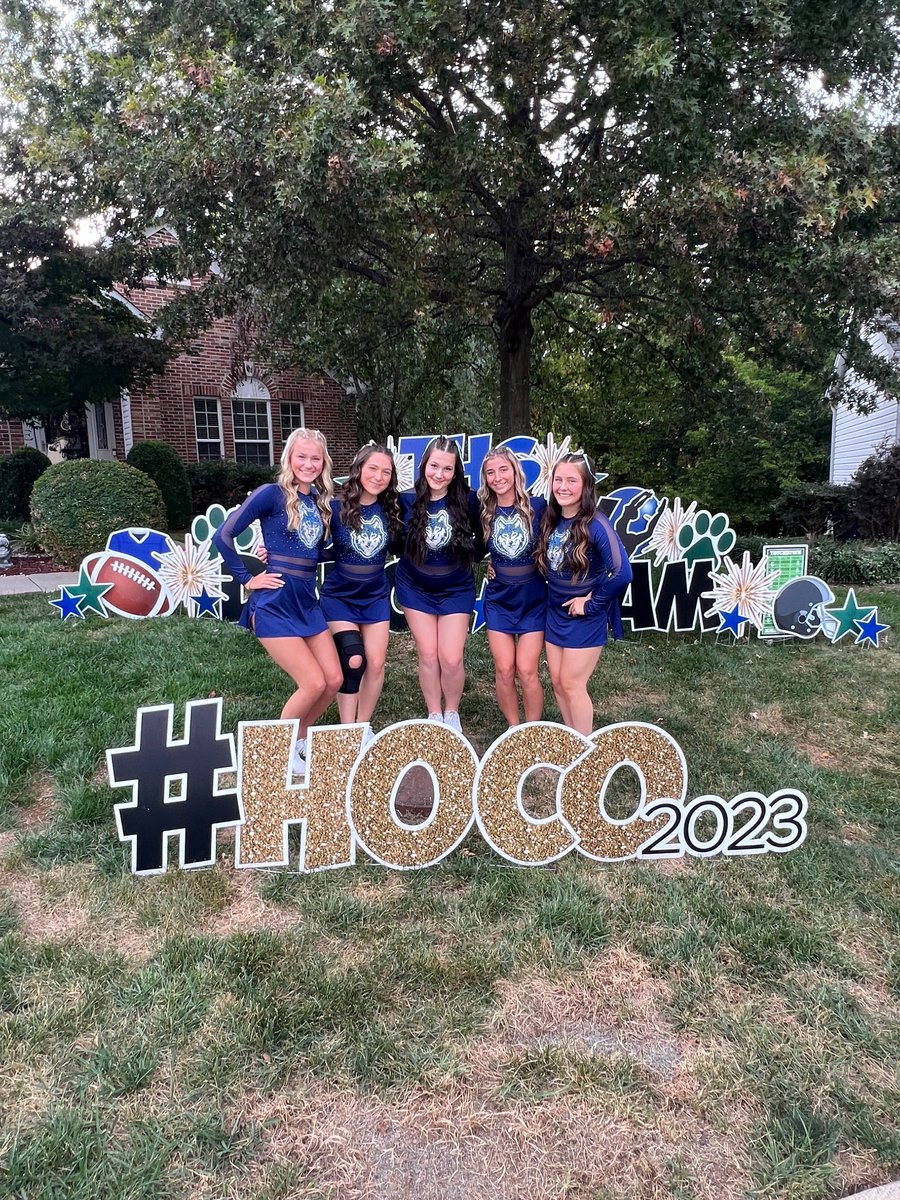 TrishaGrantham5's tweet image. Varsity Dance Team Homecoming Pre-Game Dinner at the house.🥰 Last Homecoming Game for these five Sweet Seniors💙🏈💙 #FNL #anotherLast #intothewoods #THS #Homecoming2023 @ag_stl @GranthamAddy @THSdancers @SignGypsiesWntz