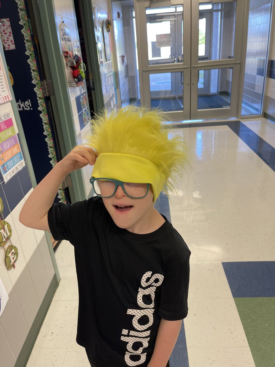 MrsFry4's tweet photo. These sweet third grade “minions” are doing a great job raising money for our awesome school!  Be a buddy not a bully!  @WillisLaneES https://t.co/V8GrztLoG6