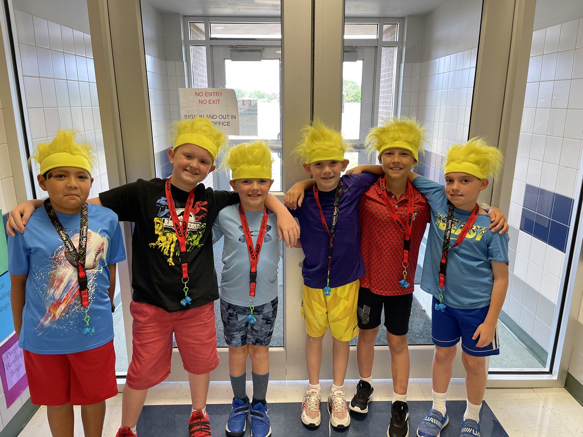 MrsFry4's tweet photo. These sweet third grade “minions” are doing a great job raising money for our awesome school!  Be a buddy not a bully!  @WillisLaneES https://t.co/V8GrztLoG6