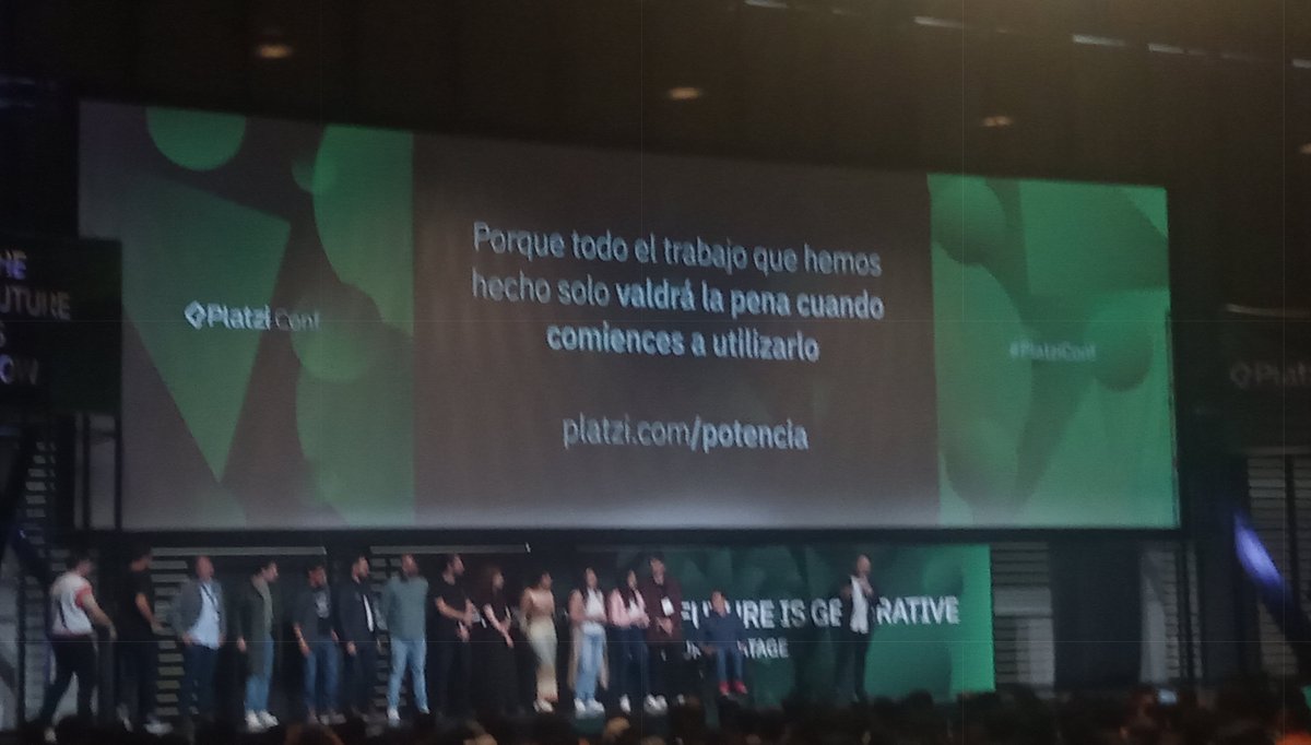 Manuel_ReZ_hack's tweet photo. #PlatziConf 
Emocionado viendo a Freddy Vega y a su asombroso #PlatziTeam
#Platzi #PotencIA https://t.co/PJ5kU3RohV
