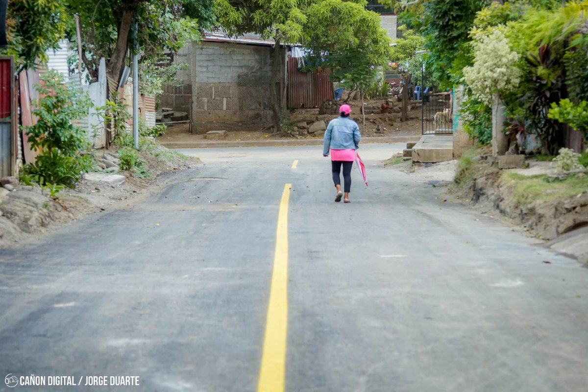 🏘️ Así se vivió el día de ayer la inauguración el revestimiento asfáltico de 6 hermosas calles del barrio Lomas de Guadalupe del distrito VII 🚧

#Nicaragua 
#PatriaBenditaYLibre