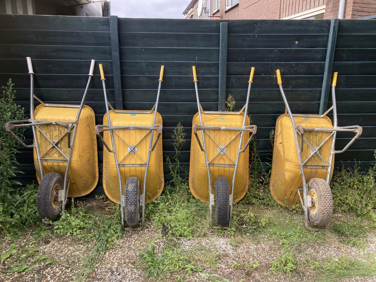 carmen1973's tweet photo. Groen redden van de sloop met Stichting Struikroven en @waardwonen #woningplukken #struikroven #duurzaam https://t.co/h7lQ4v8lIA https://t.co/18xwUDnBiH