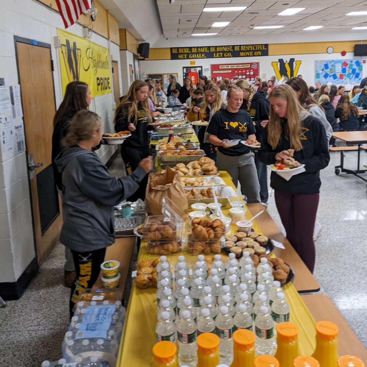 Coach_Provost's tweet photo. #WMFH #WMYOUTHIES Always my favorite thing... seeing my HS girls and youthies together! Full program team breakFEAST 🍳 🥓 🥞 🧇 🥯 The girls were all mixed up and created children's stories about WMFH 💛🖤🏑 #LOCKEDIN 🔒 https://t.co/JPGMh9Nn4x