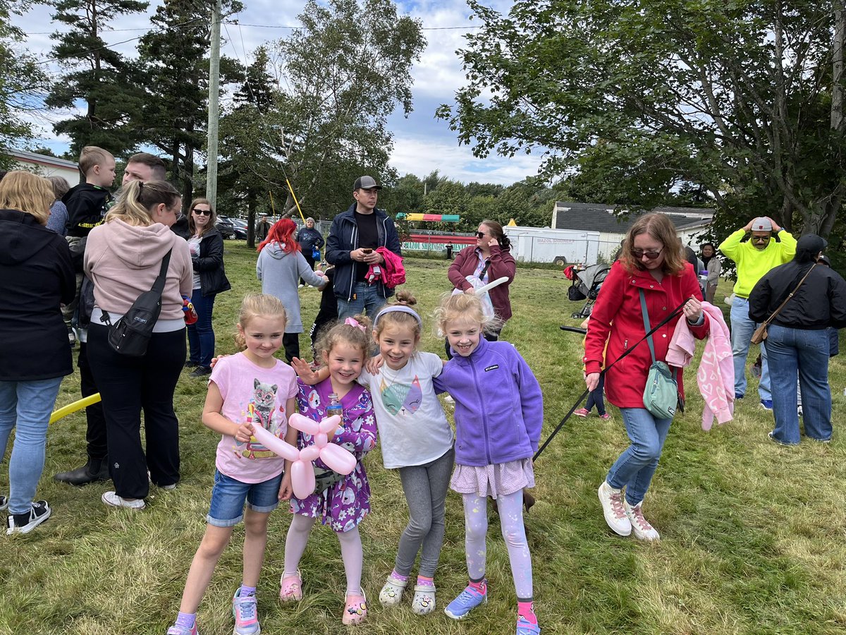 SiobhanCoadyNL's tweet photo. Big turnout for today’s 2nd Annual Back to School Family Fun Day + BBQ 🌭. So nice to see everyone, and to share in the great conversations. Thank you to everyone who attended, and to the many volunteers for their continued support. 🙏 https://t.co/fESpYnijO5