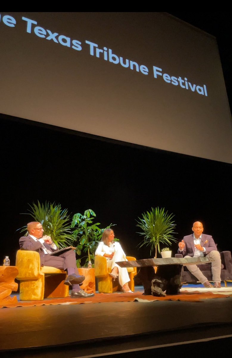 alishbaj24's tweet photo. Literally fell in love with Amna Nawaz at the TX Tribune Festival panel. I love seeing Pakistani American journalism icons to look up to💗 @IAmAmnaNawaz @pbsnewshour @TexasTribune https://t.co/4GxfQGagt2