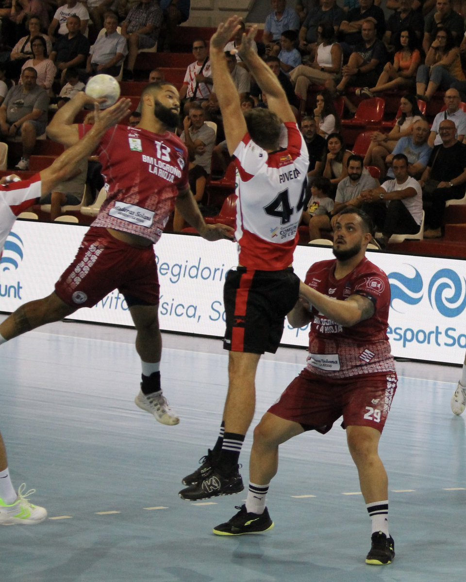 🥁 ¡<a href="/bmpuertosagunto/">Fertiberia Puerto Sagunto</a> conquista su primer triunfo en la #LigaPlenitudeASOBAL!

✅ El conjunto ⚪️🔴 ha vencido a <a href="/ciudadlogronobm/">Dicorpebal Logroño La Rioja</a> (24-22) gracias a un Luka Krivokapic estelar, autor de 14 paradas y 50% de acierto🔥

📸 Fernando Calero

#️⃣ #NewASOBAL